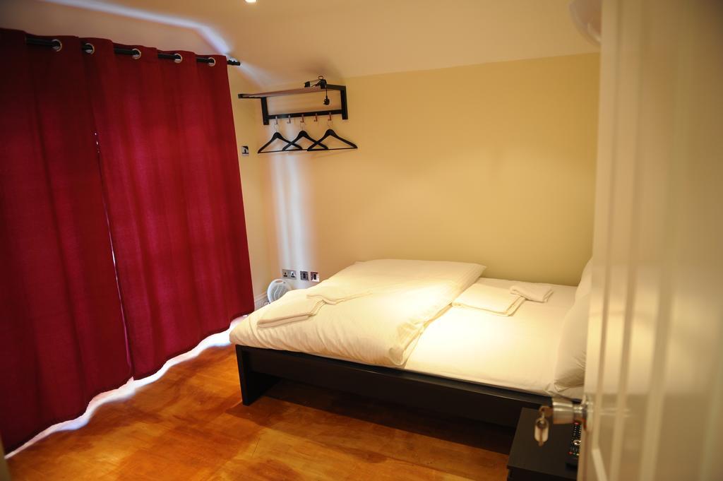 The Greyhound Cottage Chigwell Eksteriør billede