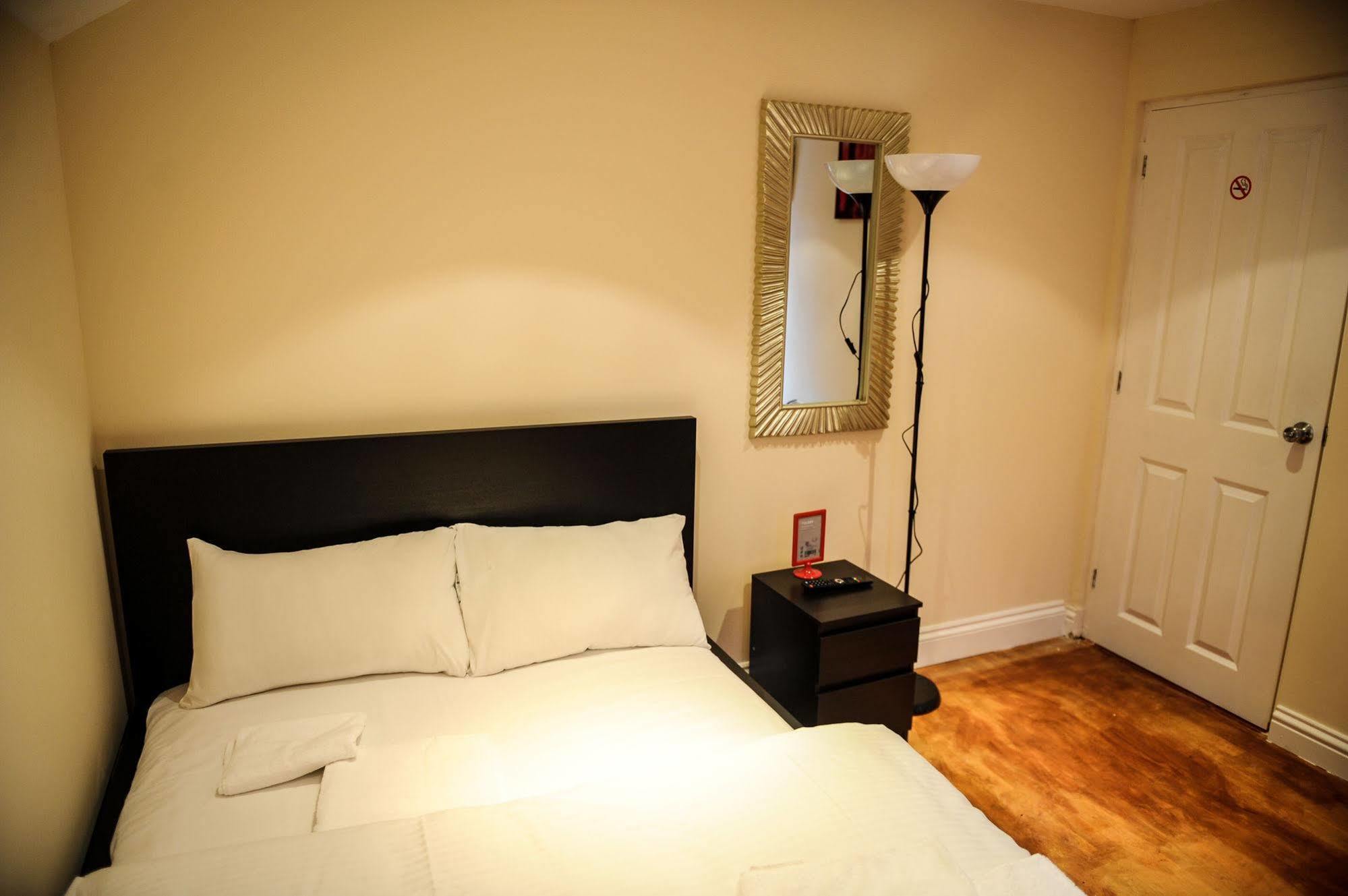 The Greyhound Cottage Chigwell Eksteriør billede